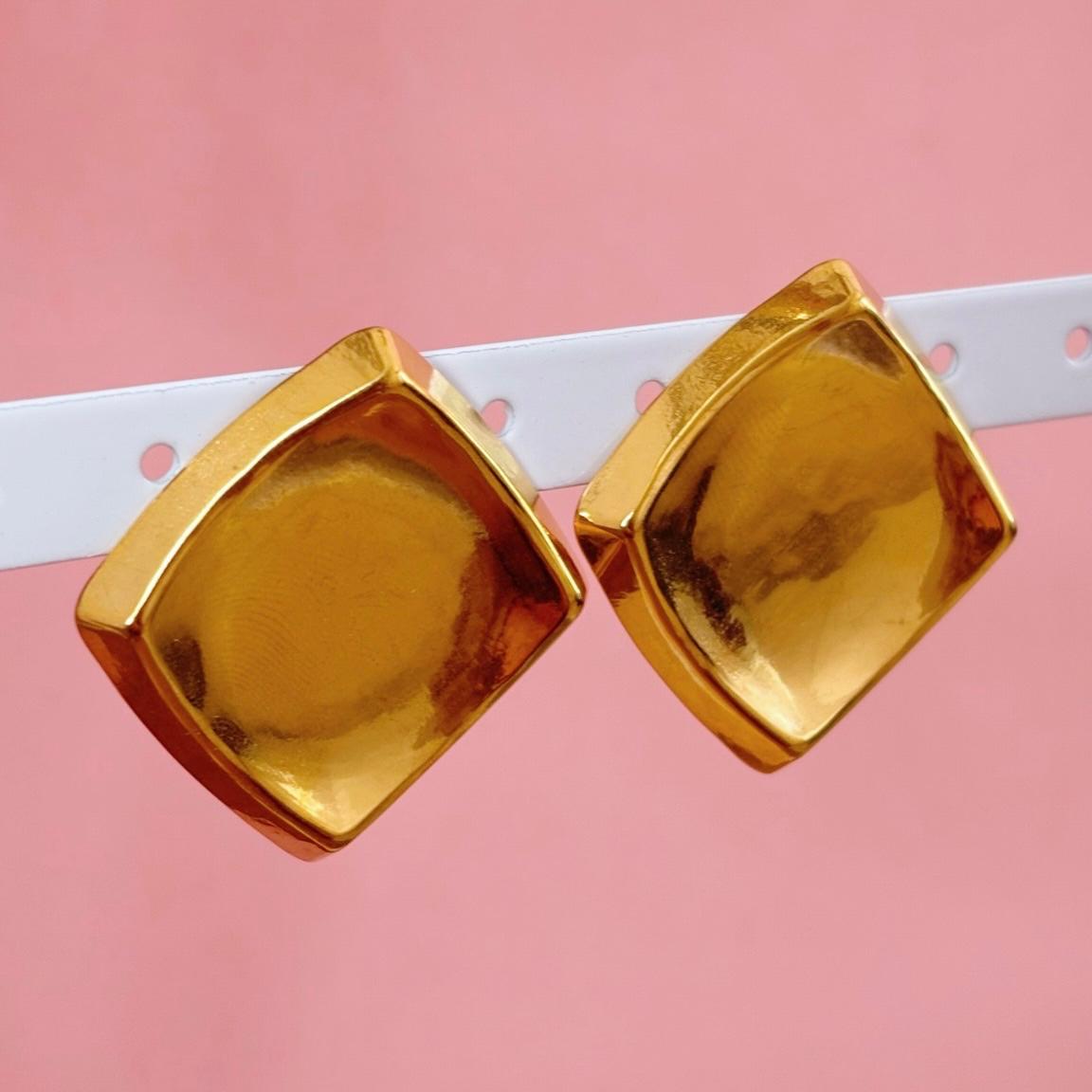 Aretes Mona